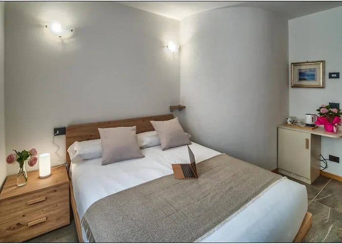 فندق مبيت وإفطار Foresteria Lombarda San Rocco 4*